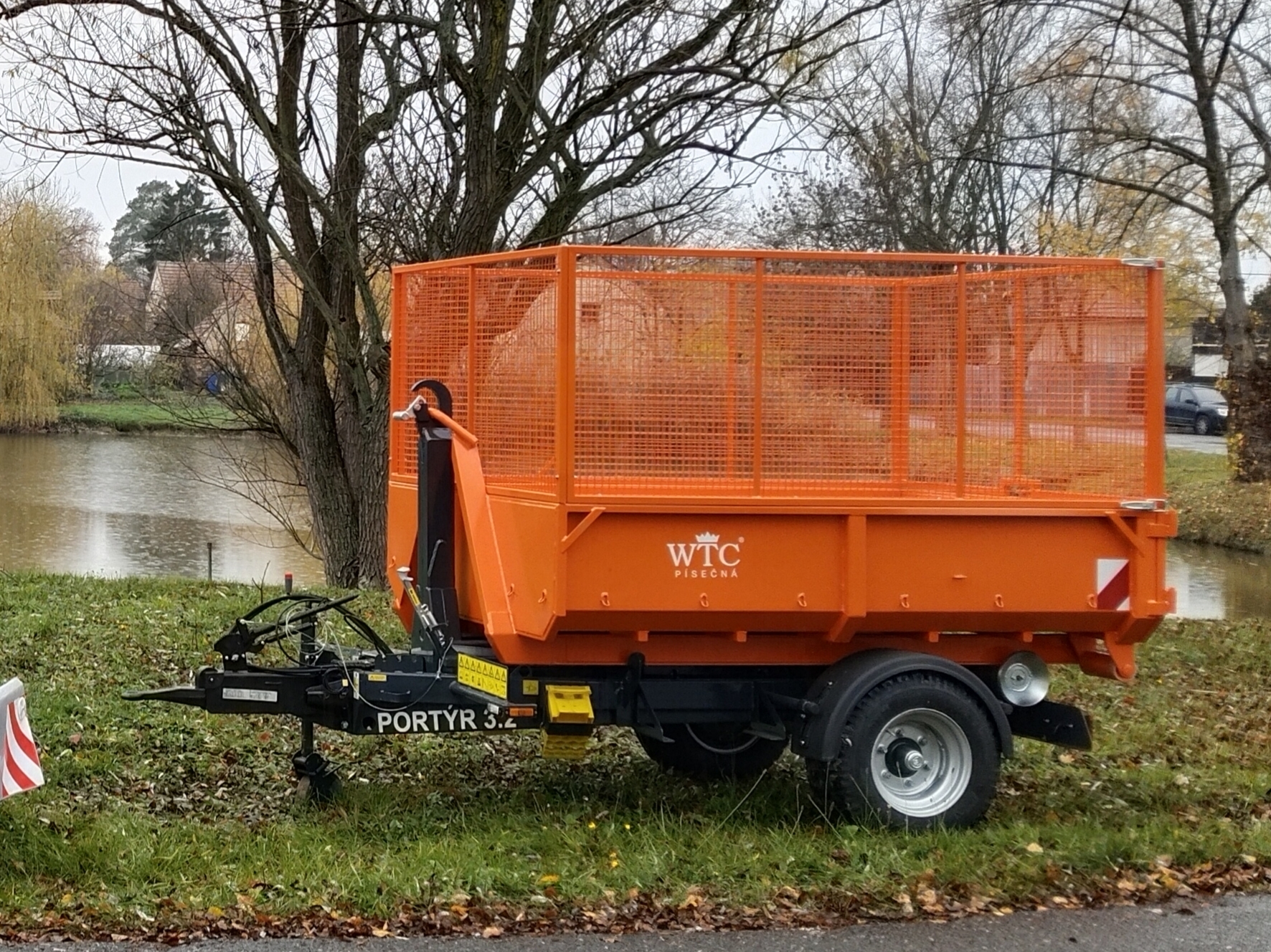 Malotraktor s příslušenstvím